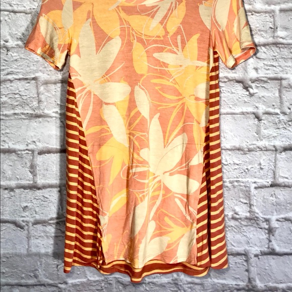 🏵LOGO designs pullover tunic. With pockets!! - Picture 2 of 6